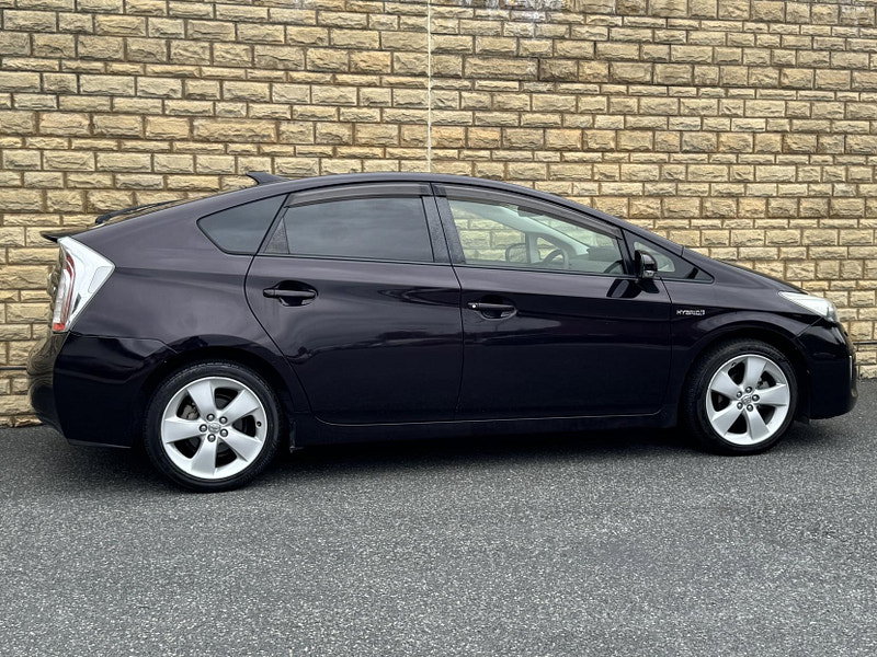 Toyota Prius 1.8 VVT-h T Spirit Hatchback 5dr Petrol Hybrid CVT Euro 5 (s/s) (136 ps)