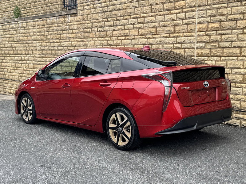 Toyota Prius 1.8 VVT-h Business Edition Hatchback 5dr Petrol Hybrid CVT Euro 6 (s/s) (122 ps)