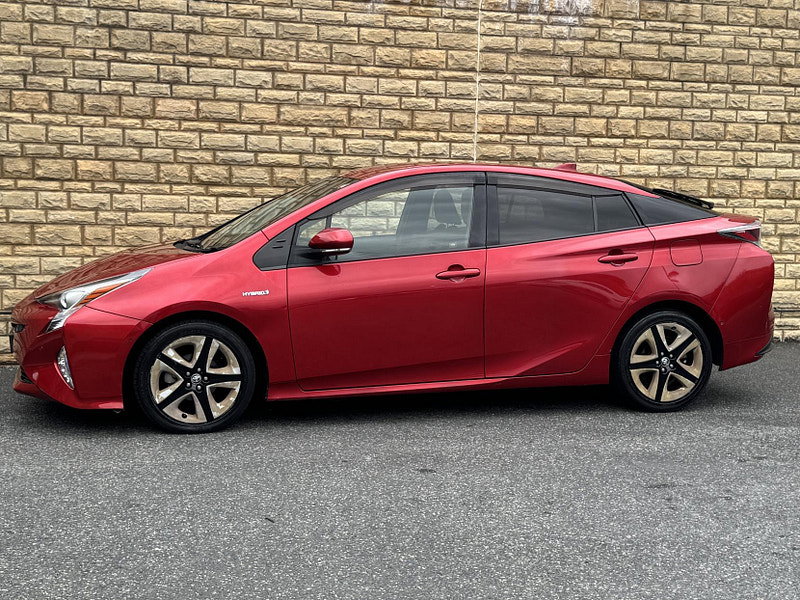 Toyota Prius 1.8 VVT-h Business Edition Hatchback 5dr Petrol Hybrid CVT Euro 6 (s/s) (122 ps)