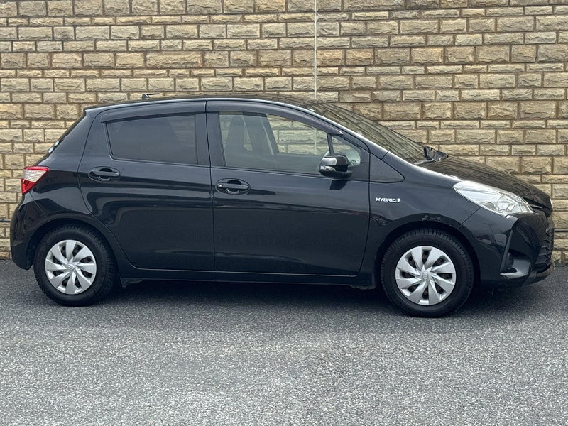 Toyota Yaris 1.5 VVT-h Design Hatchback 5dr Petrol Hybrid E-CVT Euro 6 (s/s) (100 ps)