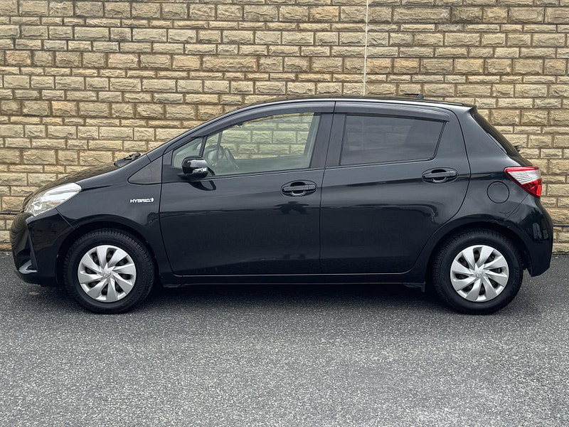 Toyota Yaris 1.5 VVT-h Design Hatchback 5dr Petrol Hybrid E-CVT Euro 6 (s/s) (100 ps)