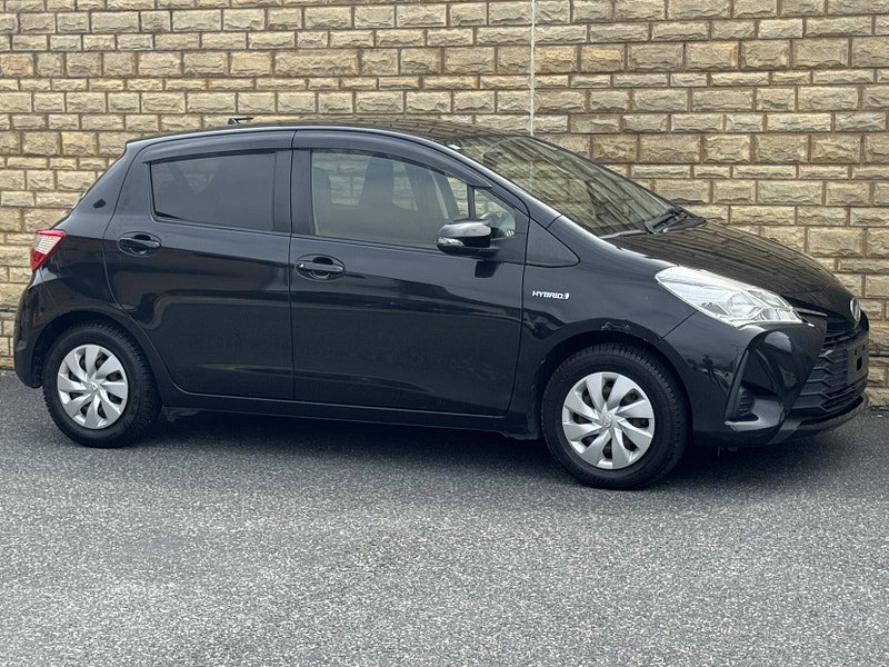 Toyota Yaris 1.5 VVT-h Design Hatchback 5dr Petrol Hybrid E-CVT Euro 6 (s/s) (100 ps)