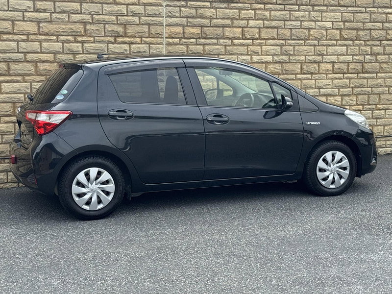 Toyota Yaris 1.5 VVT-h Design Hatchback 5dr Petrol Hybrid E-CVT Euro 6 (s/s) (100 ps)