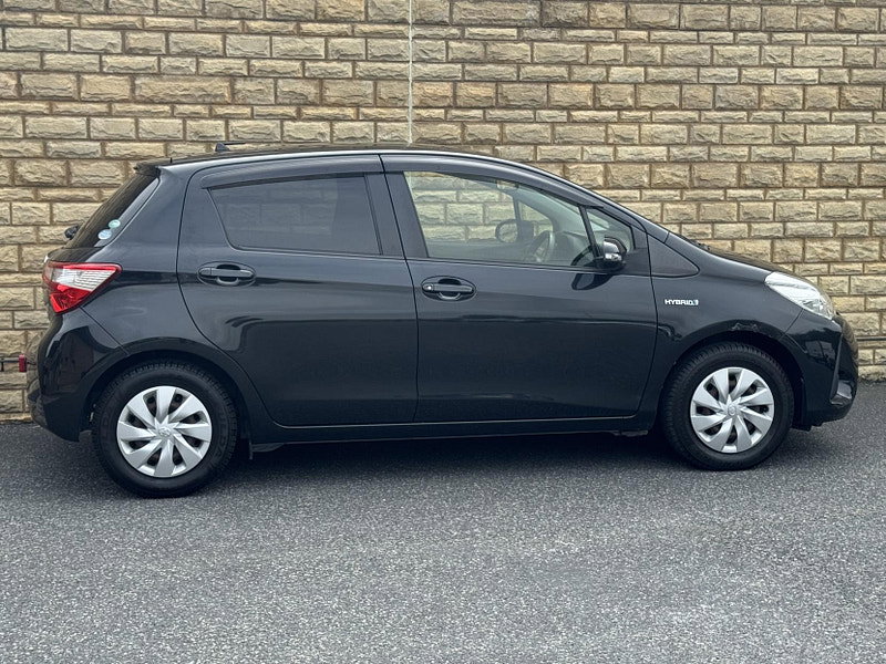 Toyota Yaris 1.5 VVT-h Design Hatchback 5dr Petrol Hybrid E-CVT Euro 6 (s/s) (100 ps)