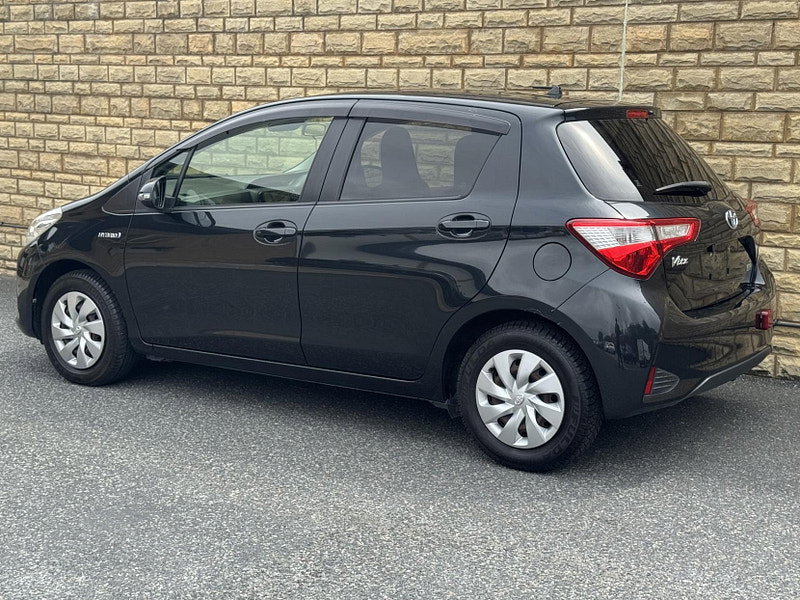Toyota Yaris 1.5 VVT-h Design Hatchback 5dr Petrol Hybrid E-CVT Euro 6 (s/s) (100 ps)