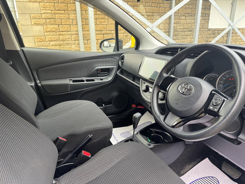 Toyota Yaris 1.5 VVT-h Design Hatchback 5dr Petrol Hybrid E-CVT Euro 6 (s/s) (100 ps)