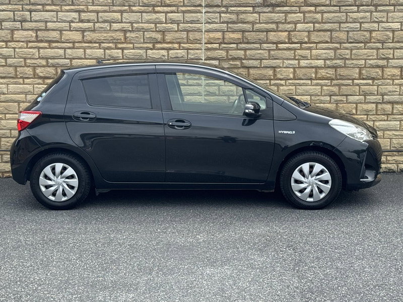 Toyota Yaris 1.5 VVT-h Design Hatchback 5dr Petrol Hybrid E-CVT Euro 6 (s/s) (100 ps)