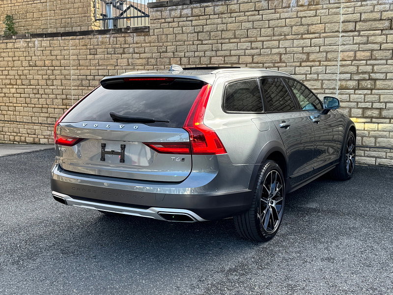 Volvo V90 cross country 2.0 T5 Plus Estate 5dr Petrol Auto AWD Euro 6 (s/s) (250 ps)