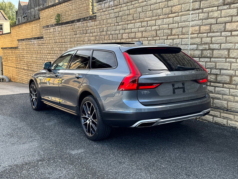 Volvo V90 cross country 2.0 T5 Plus Estate 5dr Petrol Auto AWD Euro 6 (s/s) (250 ps)