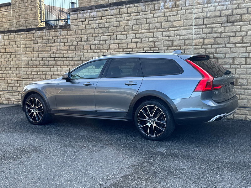 Volvo V90 cross country 2.0 T5 Plus Estate 5dr Petrol Auto AWD Euro 6 (s/s) (250 ps)