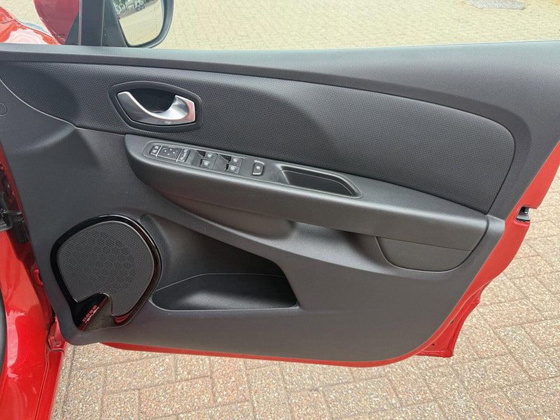 Renault Clio 0.9 TCe Signature Nav Euro 6 (s/s) 5dr