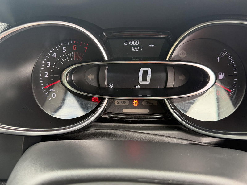 Renault Clio 0.9 TCe Signature Nav Euro 6 (s/s) 5dr
