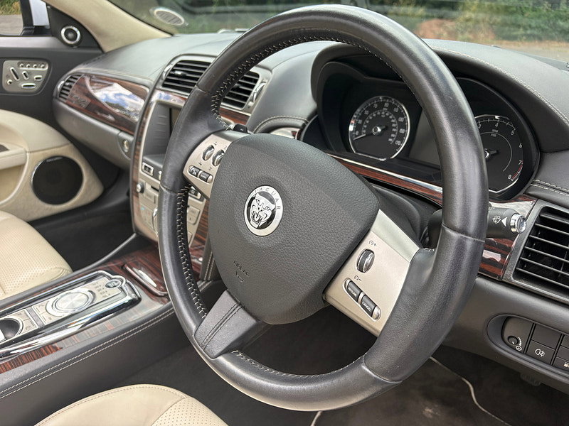 Jaguar XK 5.0 V8 Portfolio Convertible 2dr Petrol Auto Euro 5 (385 ps)