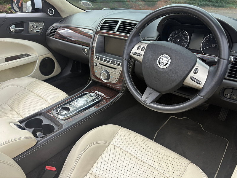 Jaguar XK 5.0 V8 Portfolio Convertible 2dr Petrol Auto Euro 5 (385 ps)