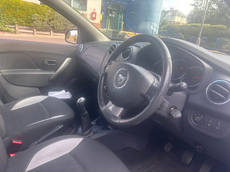 Dacia Sandero Stepway 0.9 TCe Laureate Hatchback 5dr Petrol Manual Euro 5 (90 ps)