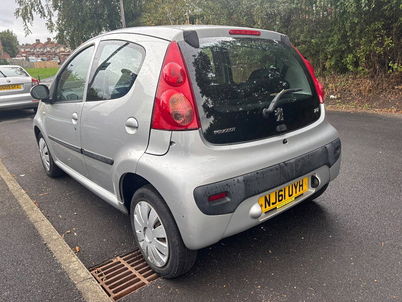 Peugeot 107 1.0 12V Urban Hatchback 5dr Petrol Manual Euro 5 (68 ps)