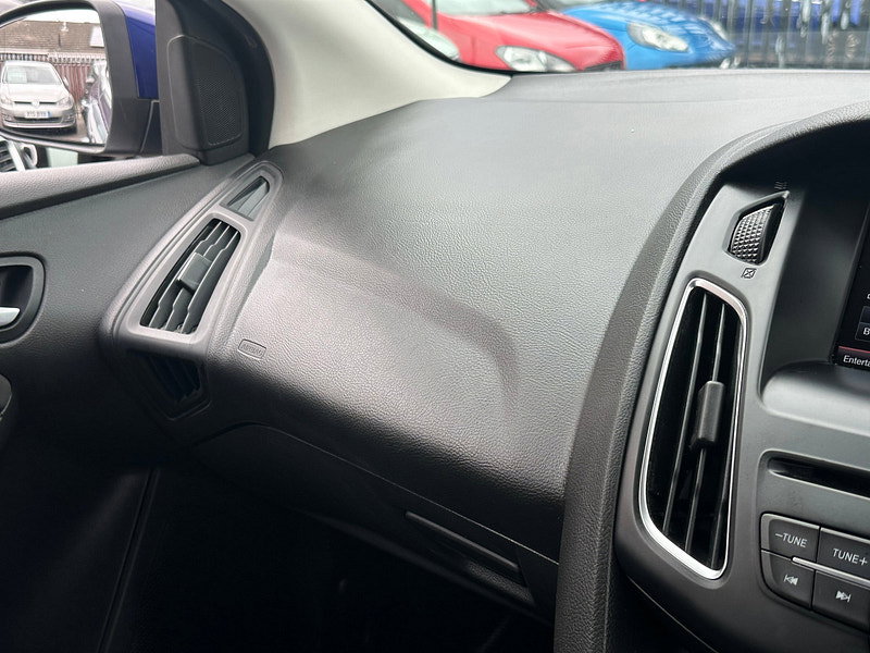 Ford Focus 1.0T EcoBoost Zetec Hatchback 5dr Petrol Manual Euro 6 (s/s) (125 ps)