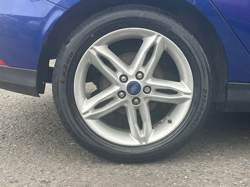 Ford Focus 1.0T EcoBoost Zetec Hatchback 5dr Petrol Manual Euro 6 (s/s) (125 ps)
