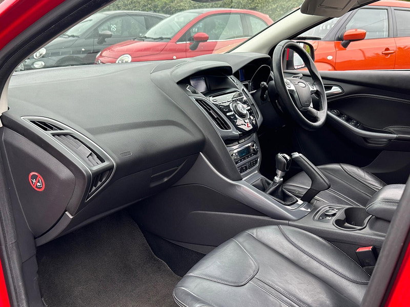 Ford Focus 1.6T EcoBoost Titanium X Euro 5 (s/s) 5dr