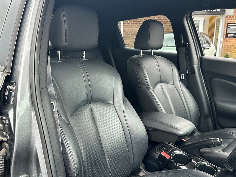 Nissan Juke 1.2 DIG-T Tekna SUV 5dr Petrol Manual Euro 6 (s/s) (115 ps)