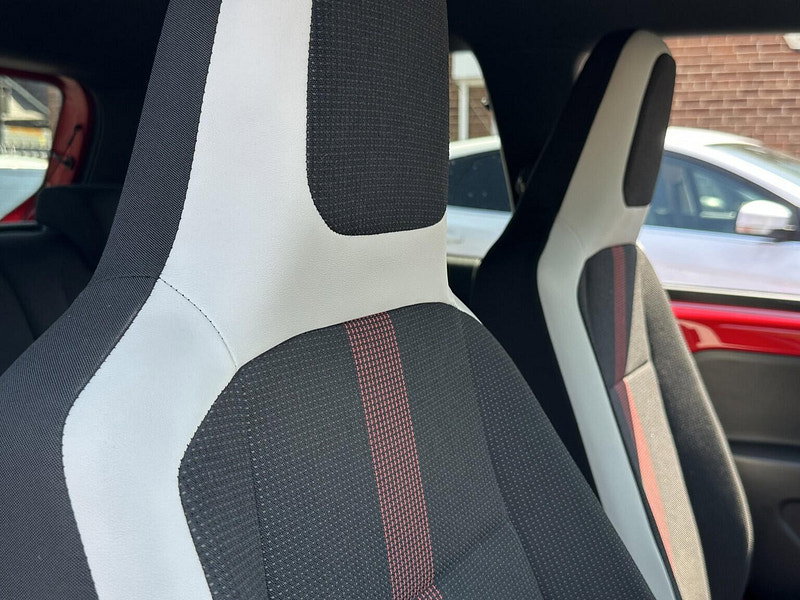 Volkswagen up! 1.0 High up!