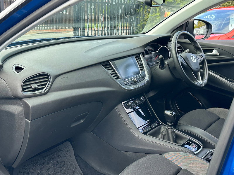 Vauxhall Grandland X 1.2 Turbo GPF Sport Nav SUV 5dr Petrol Manual Euro 6 (s/s) (130 ps)