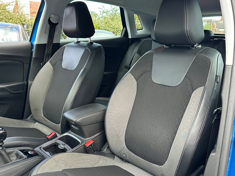Vauxhall Grandland X 1.2 Turbo GPF Sport Nav SUV 5dr Petrol Manual Euro 6 (s/s) (130 ps)