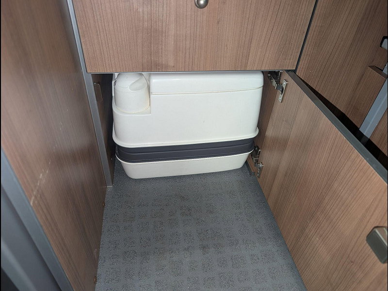 Wellhouse Leisure t5 transporter t28 pop-top vw t5 t28 pop-top