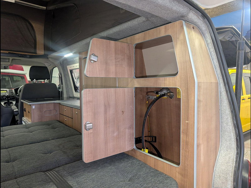 Wellhouse Leisure t5 transporter t28 pop-top vw t5 t28 pop-top