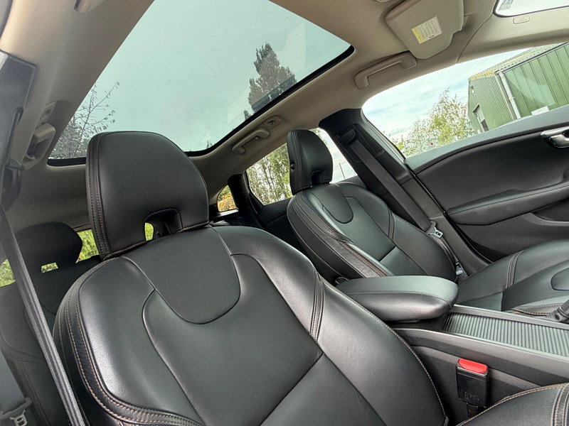 Volvo V40 Cross Country 2.0 D3 Lux Nav Geartronic Euro 5 (s/s) 5dr