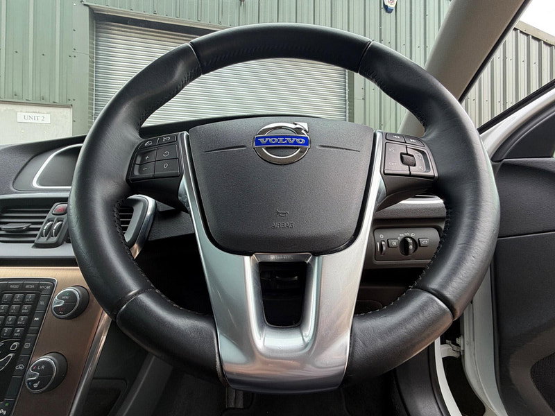 Volvo V40 Cross Country 2.0 D3 Lux Nav Geartronic Euro 5 (s/s) 5dr