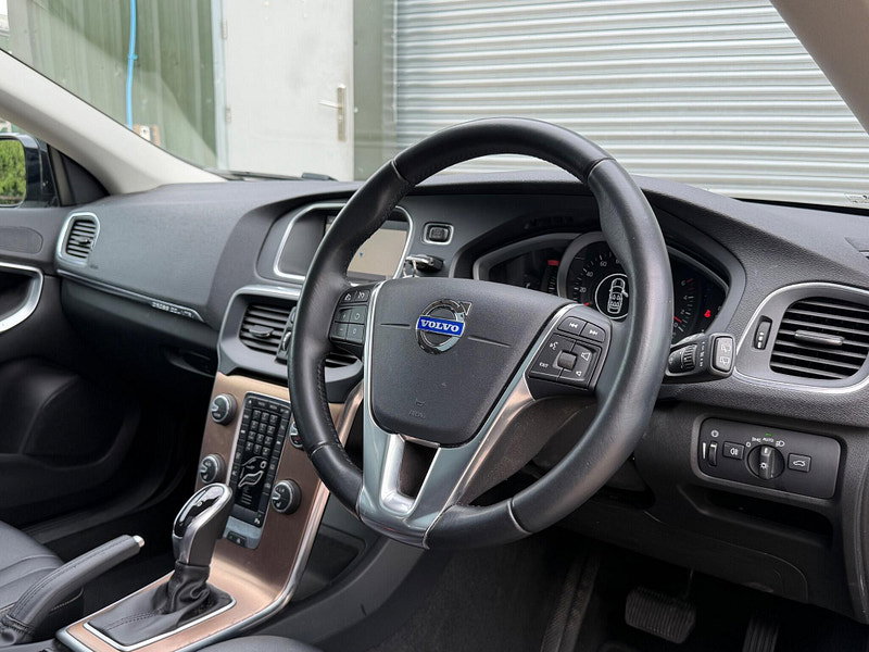 Volvo V40 Cross Country 2.0 D3 Lux Nav Geartronic Euro 5 (s/s) 5dr