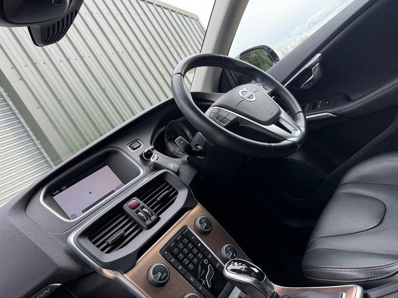Volvo V40 Cross Country 2.0 D3 Lux Nav Geartronic Euro 5 (s/s) 5dr