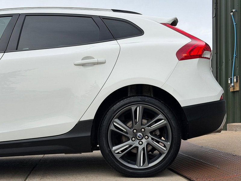 Volvo V40 Cross Country 2.0 D3 Lux Nav Geartronic Euro 5 (s/s) 5dr