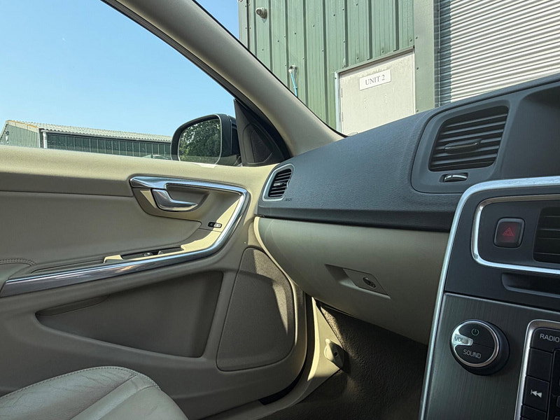 Volvo V60 1.6 D2 SE Lux Powershift Euro 5 (s/s) 5dr