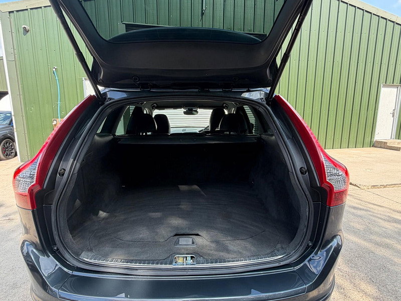 Volvo XC60 2.0 D4 R-Design Lux Nav Auto Euro 6 (s/s) 5dr