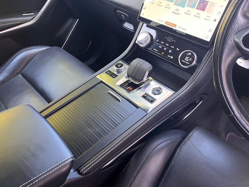Jaguar F-PACE 2.0 D200 MHEV R-Dynamic HSE Auto AWD Euro 6 (s/s) 5dr