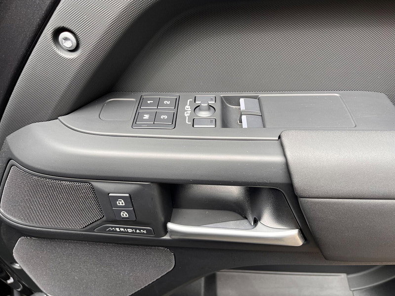 Land Rover DEFENDER 110 3.0 D250 MHEV X-Dynamic SE Hard Top SUV Auto 4WD MWB Euro 6 (s/s) 5dr