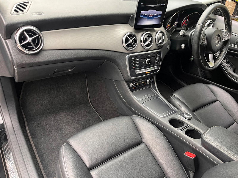 Mercedes-Benz GLA 2.1 GLA200d Sport (Executive) 7G-DCT Euro 6 (s/s) 5dr