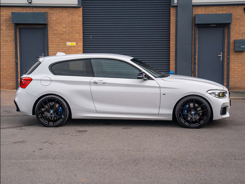 2017 BMW 1 Series in Alpine White, photo 12 of 66