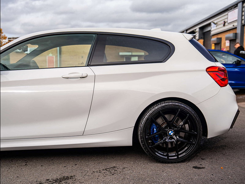 2017 BMW 1 Series in Alpine White, photo 31 of 66