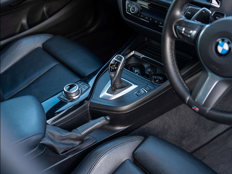 2018 BMW 1 Series in Estoril Blue, photo 19 of 71