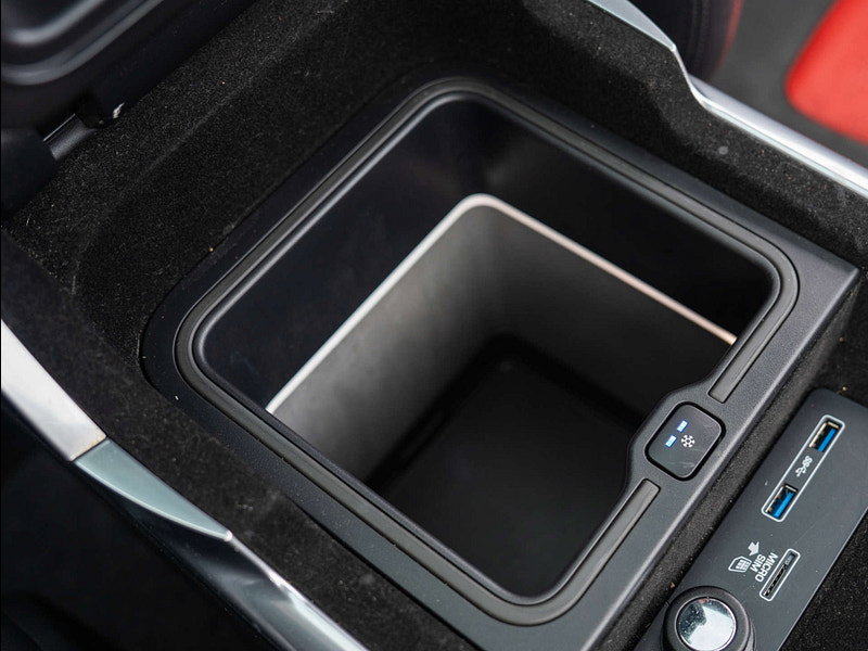 2019 Land Rover Range Rover Sport in Santorini Black, photo 42 of 95