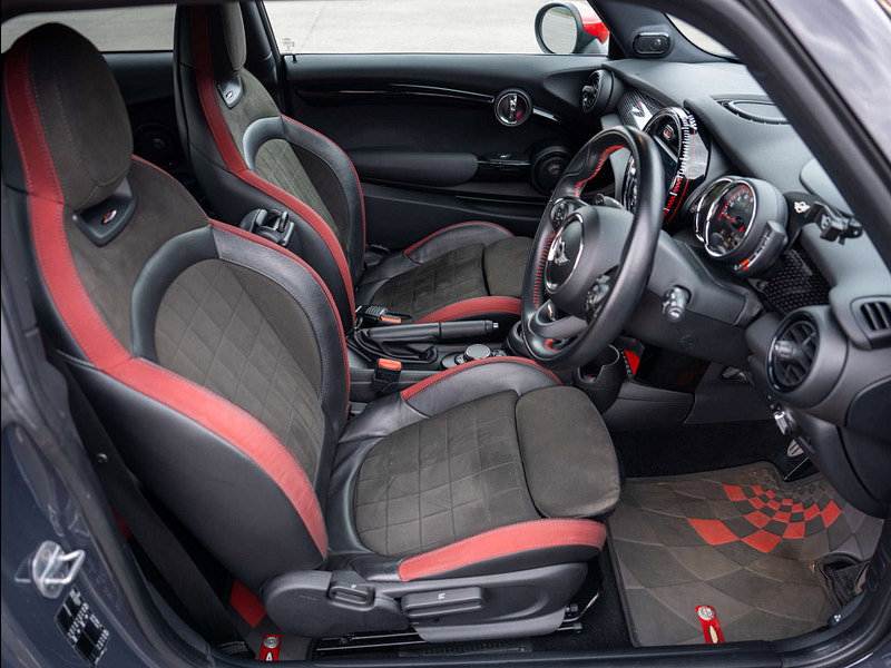 2017 MINI Hatch in Thunder Grey, photo 26 of 79