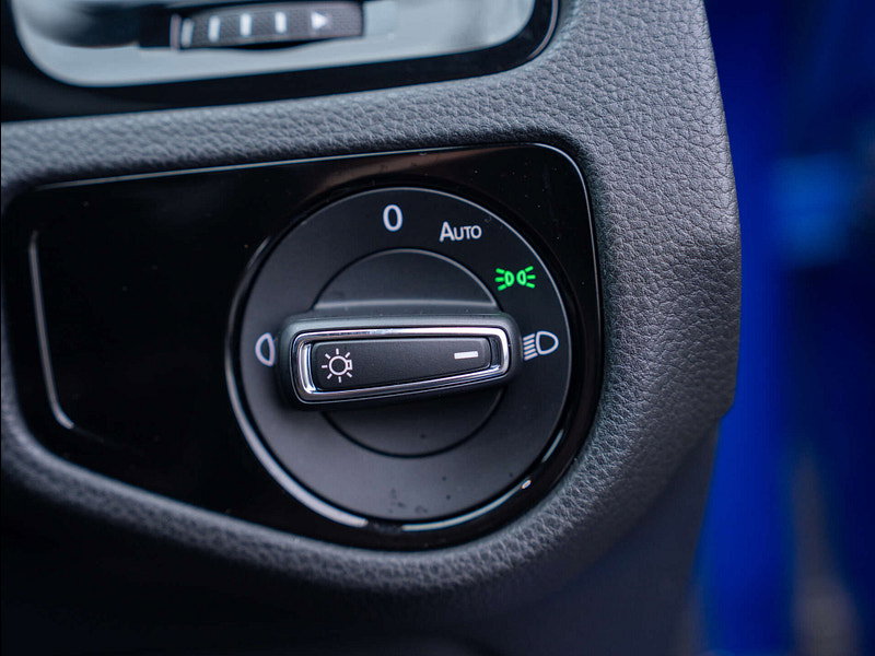 2017 Volkswagen Golf in Lapiz Blue, photo 76 of 79