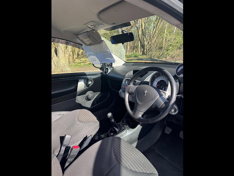 Peugeot 107 1.0 12V Allure Hatchback 3dr Petrol Manual Euro 5 (68 ps)