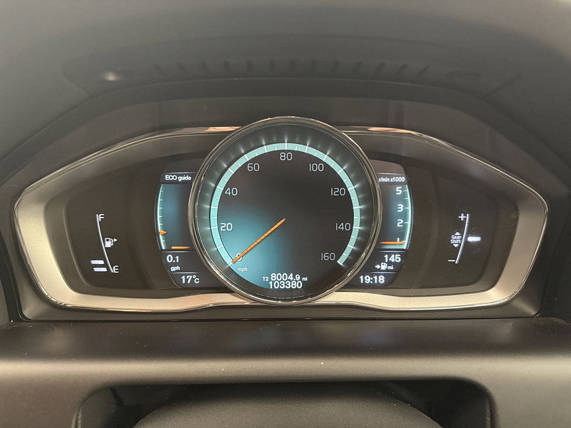 Volvo XC60 2.4 D5 R-Design Lux Nav SUV 5dr Diesel Manual AWD Euro 6 (s/s) (220 ps)