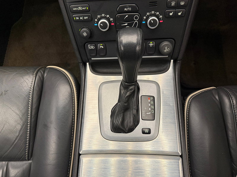 Volvo XC90 2.4 D5 SE Lux SUV 5dr Diesel Geartronic 4WD Euro 5 (200 ps)