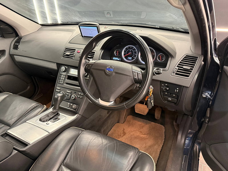Volvo XC90 2.4 D5 SE Lux SUV 5dr Diesel Geartronic 4WD Euro 5 (200 ps)