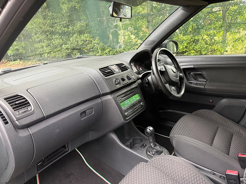 Skoda Fabia 1.4 TSI vRS S2000 Hatchback 5dr Petrol DSG Euro 5 (180 ps)